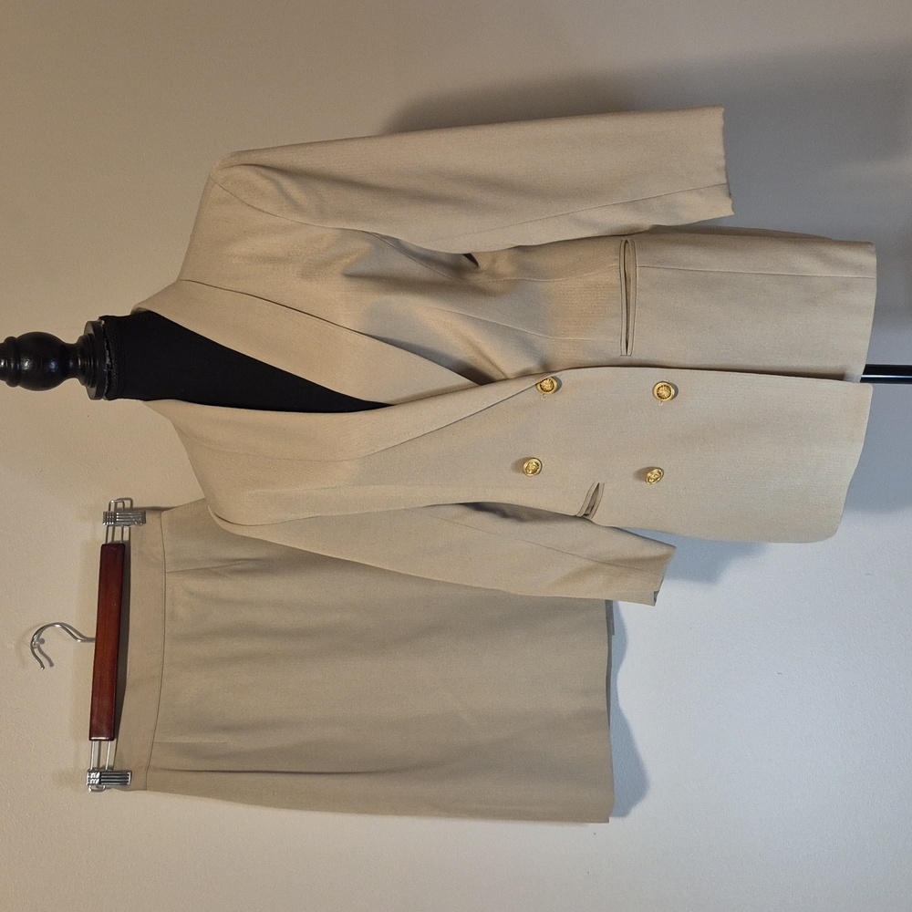 BEECHERS BROOK Woman's 2 piece Suit, Blazer & Skirt